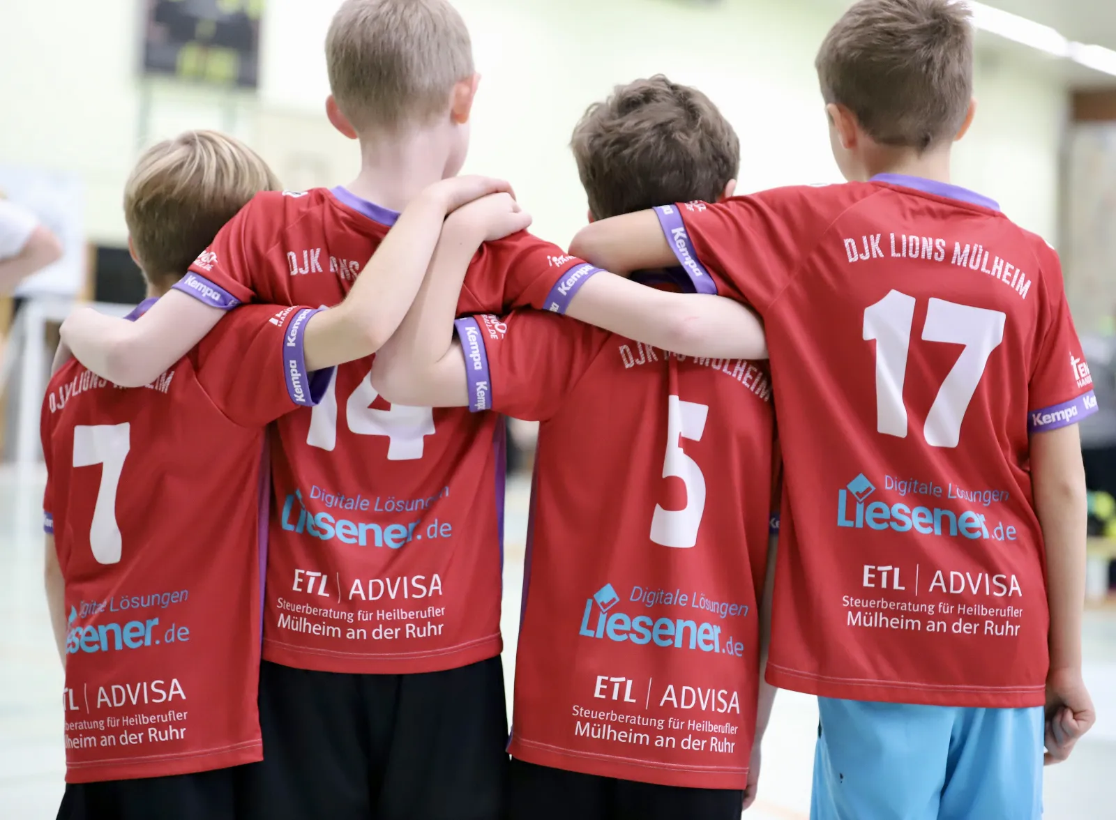 Die Lions halten zusammen – mit Liesener.de auf dem Trikot.